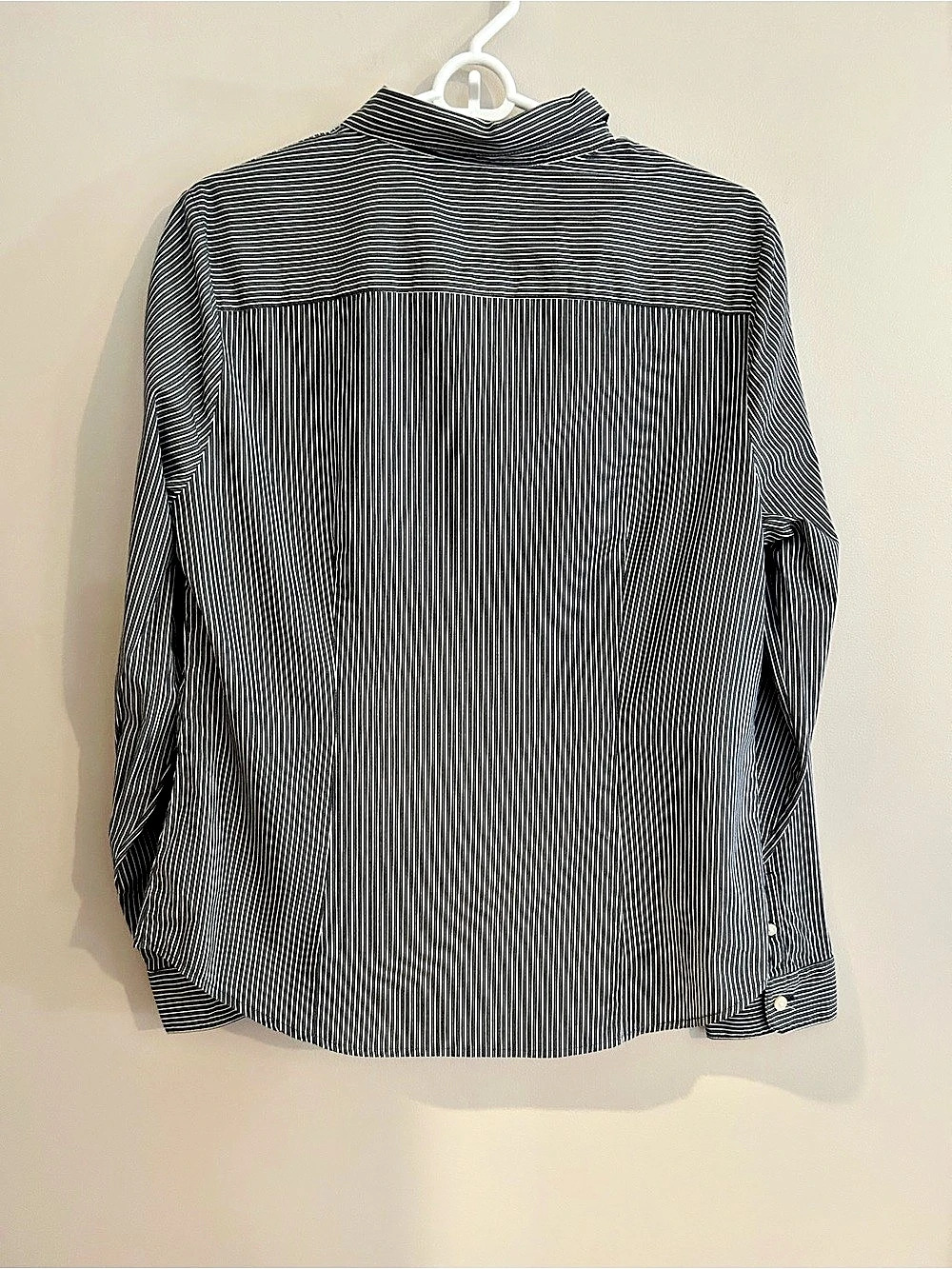 Liz Claiborne Striped Button Down Shirt in Black & White Size 12 - Picture 2 of 5